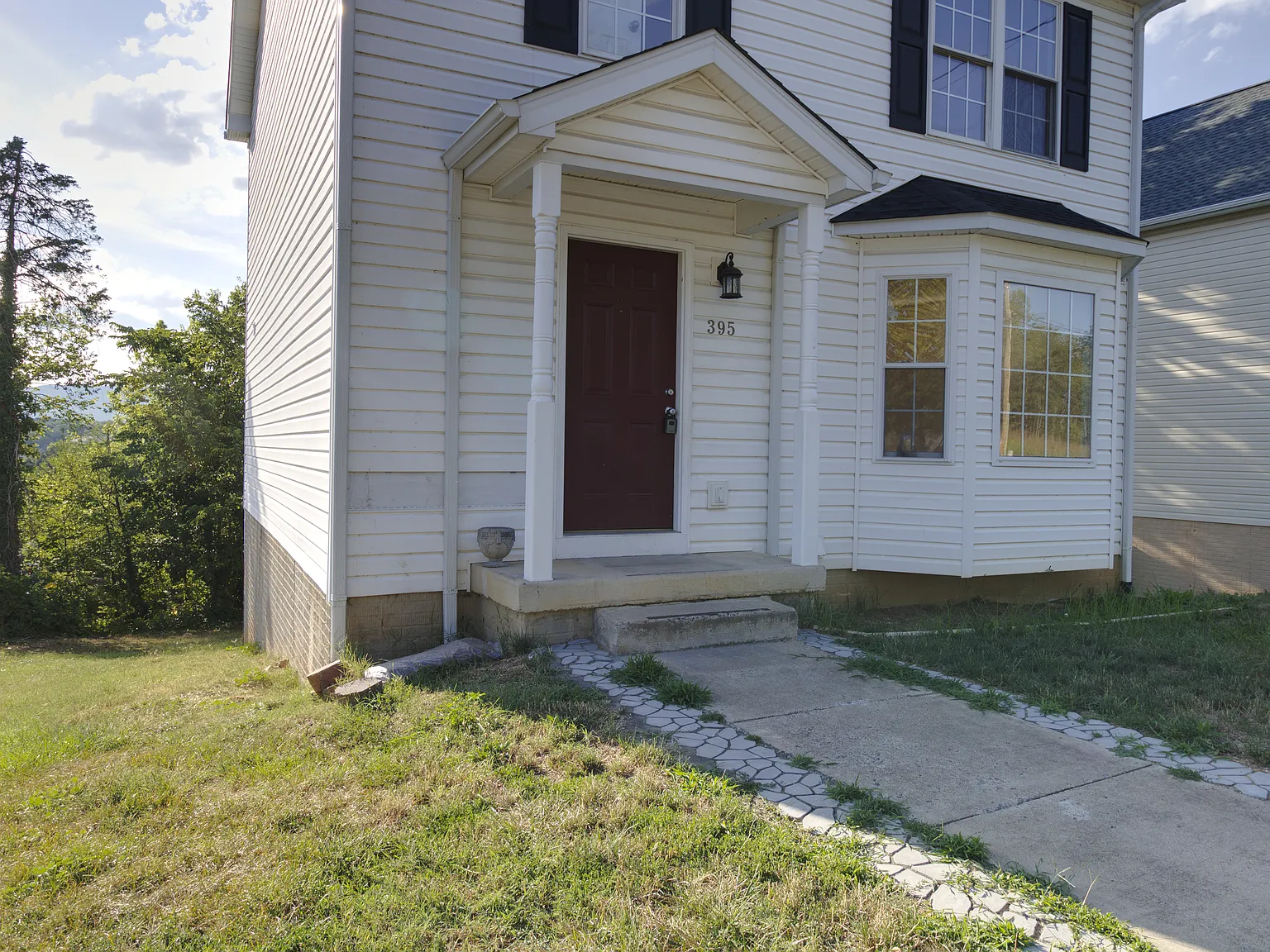395 Stonewall St — Photo 2