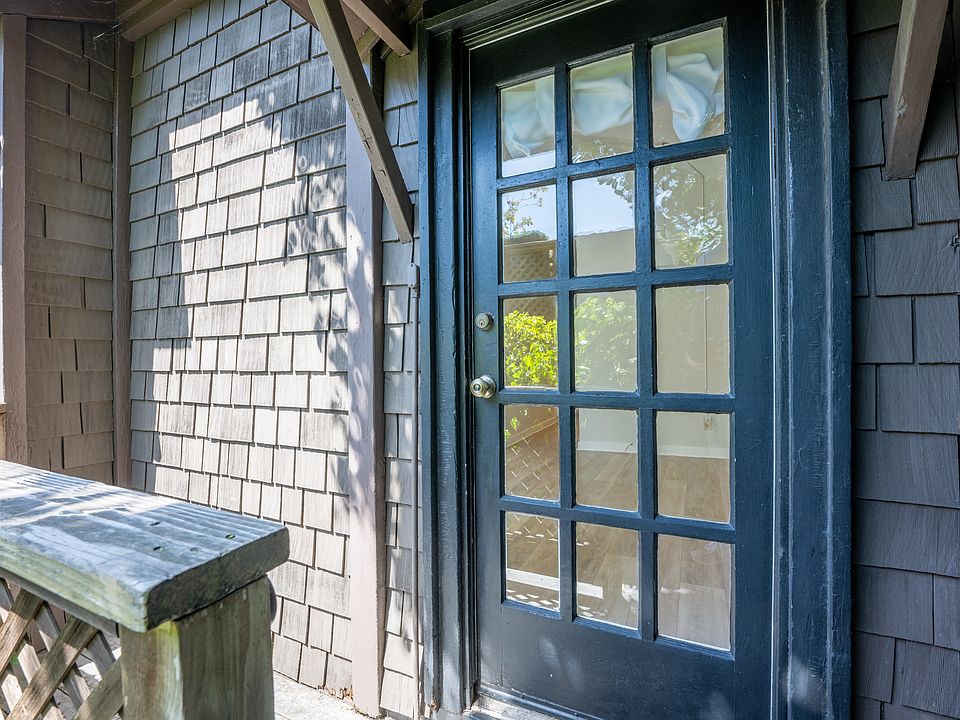 1st image of 304 Roosevelt Way