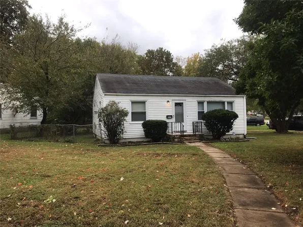 8212 Davenport Dr, Saint Louis, MO 63134