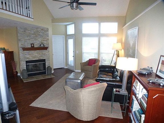 3rd image of 4261 Eastlake Dr