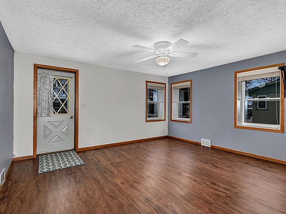 4th image of 1031 17th Ave N