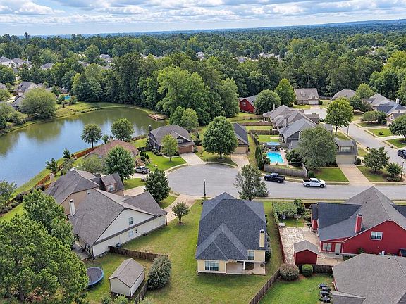 3rd image of 1005 Silver Lake Ct