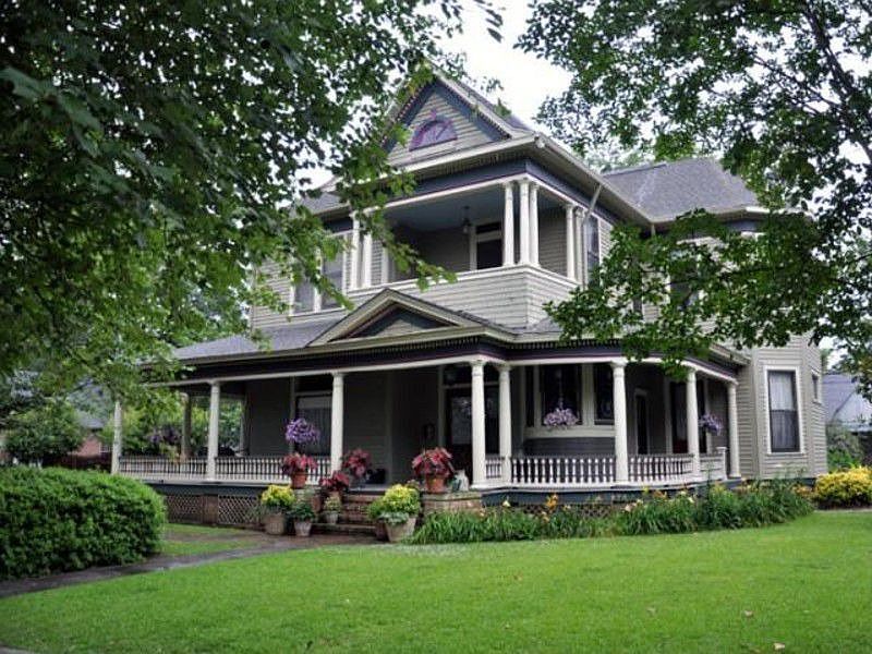1st image of 904 20th Ave