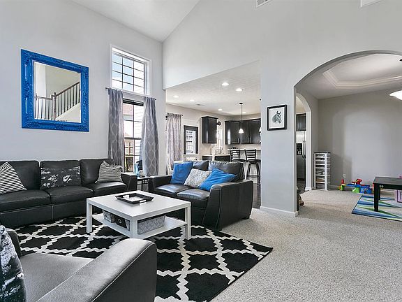 3rd image of 2360 Merluna Dr