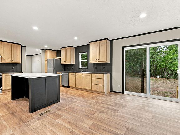 3rd image of 8025 Cornwall Rd