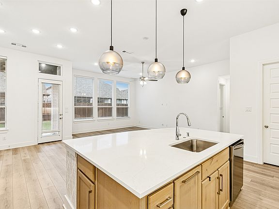 5th image of 1144 Saddle Ridge Dr