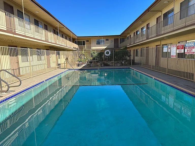 The Reef Apartments — Photo 4