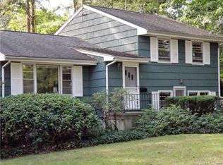 5 Hollow Tree Ct, Norwalk, CT 06854