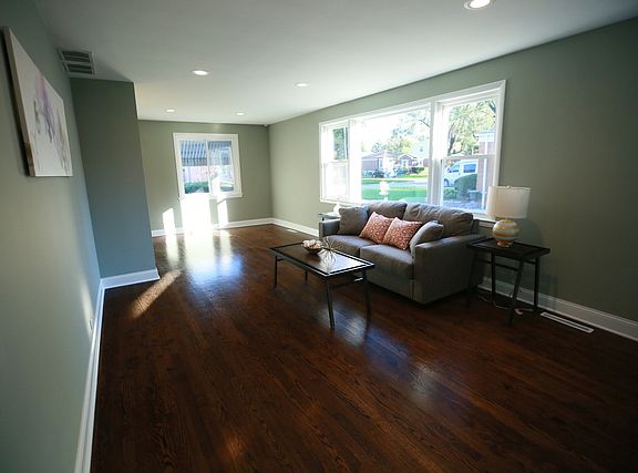 4th image of 430 Granville Ave