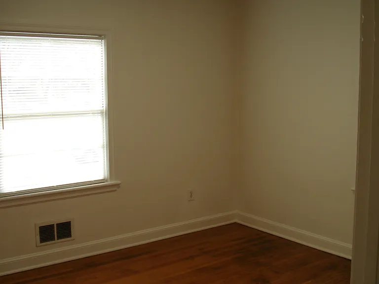2401 Broadway Ave SW #A — Photo 11