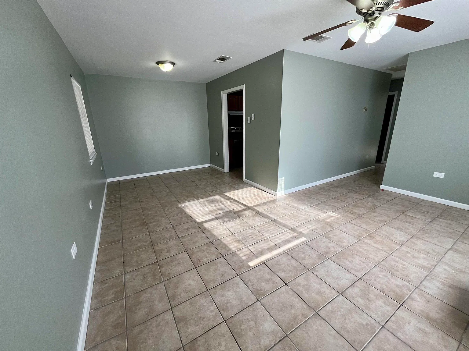 2 bed, 775 sqft, $1,000 — Photo 4