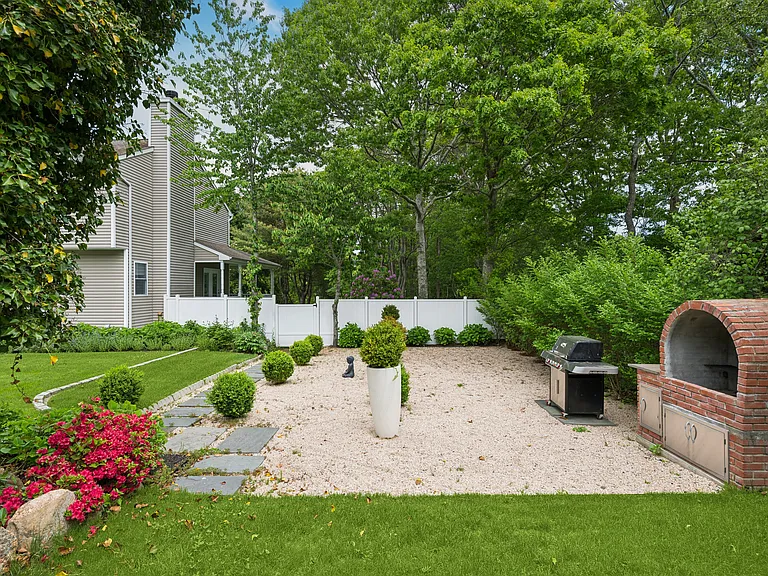 167 Tuckahoe Ln — Photo 13