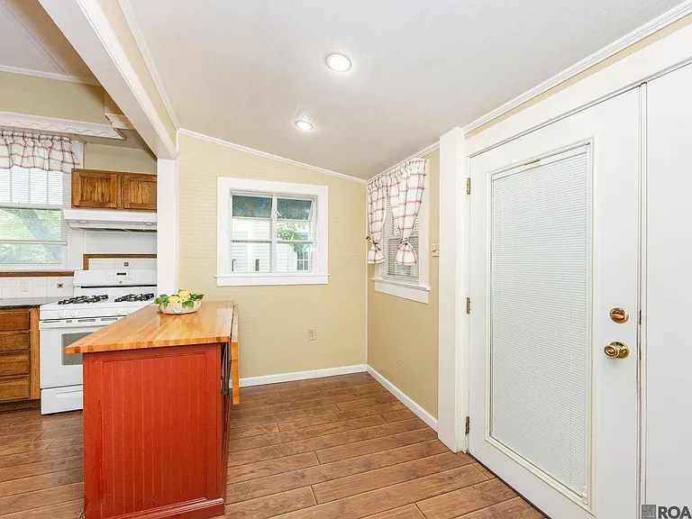 24030 Eden St — Photo 16