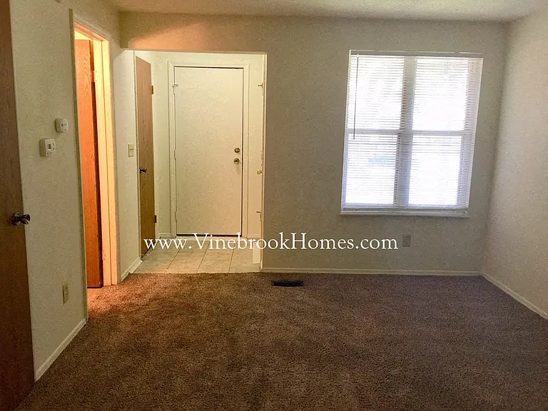 8225 Schoolgate Dr — Photo 7