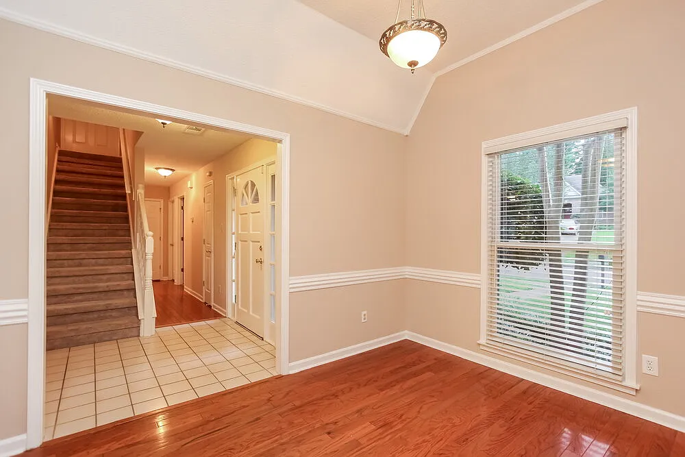 5 bed, 3.0 bath, 2052 sqft, $2,165 — Photo 4