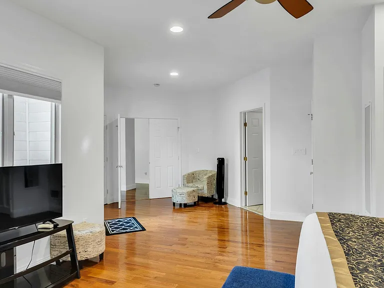 10 Bay Woods Dr — Photo 8