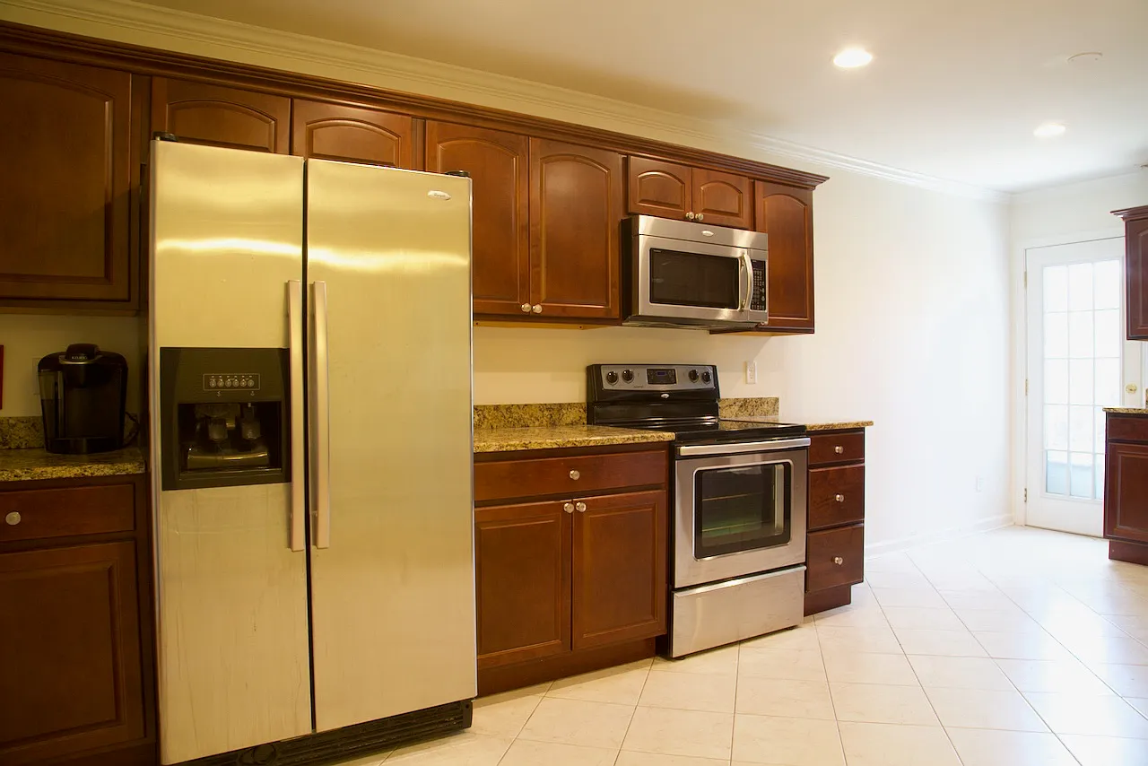 4 bed, 1900 sqft, $3,500 — Photo 3