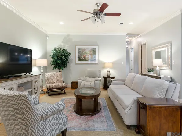 5370 Courtyard Dr, Gonzales, LA 70737