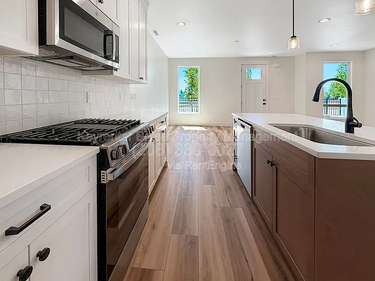 373 E Lombard Ln — Photo 8