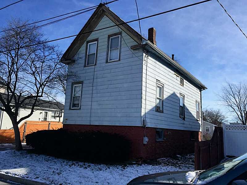 1st image of 118 Hall St