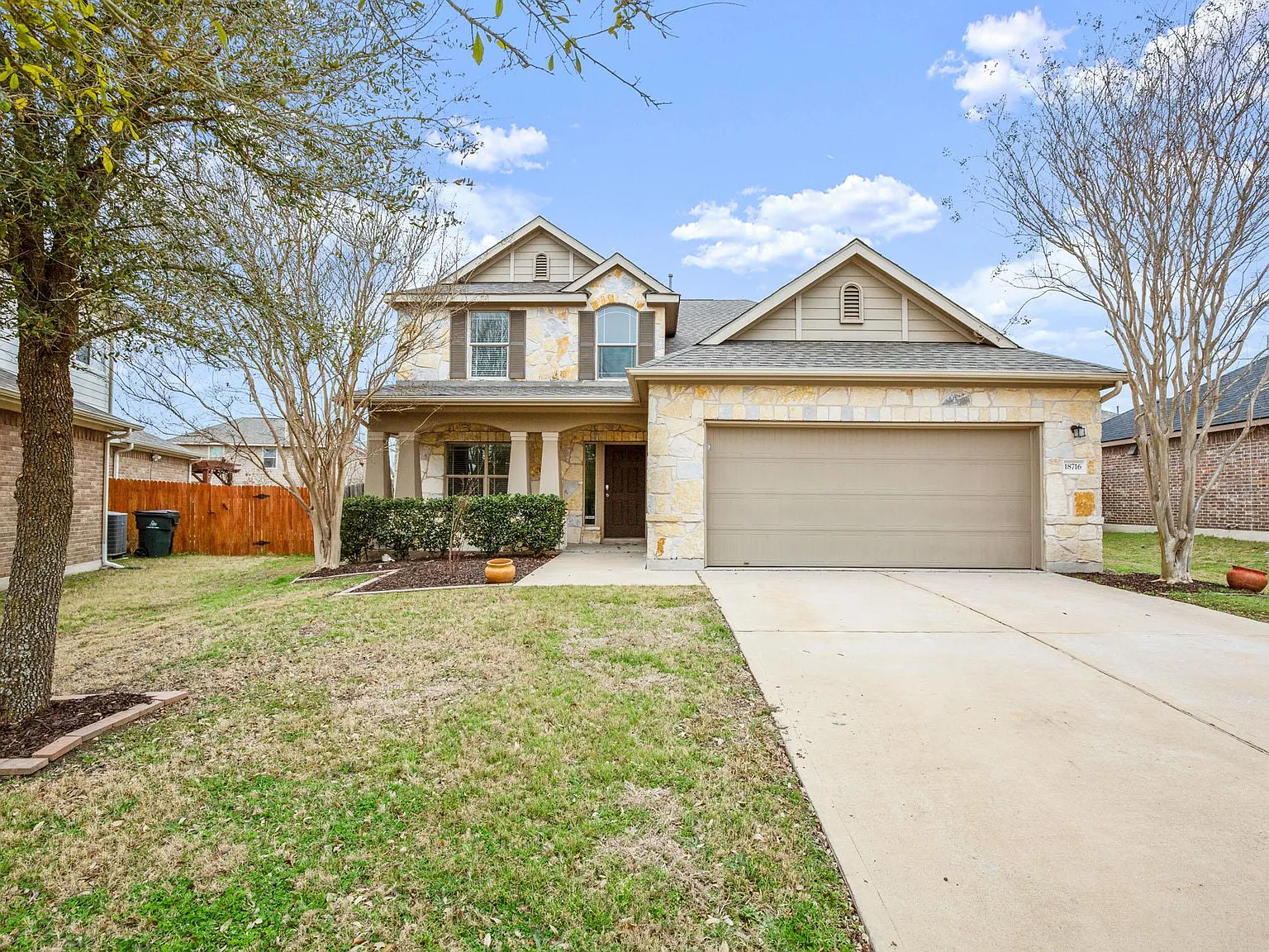 4 bed, 3.5 bath, 2616 sqft, $2,600 — Photo 2