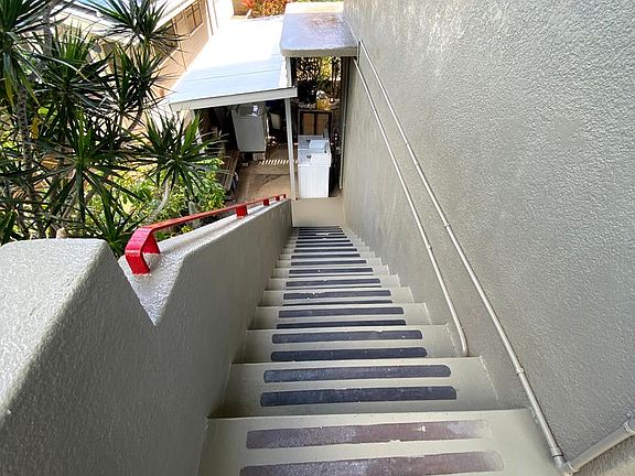 3rd image of 701 Hauoli St APT 3