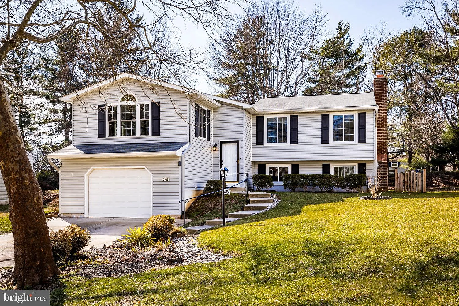 6588 Robin Song photo 1