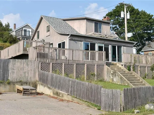129 Shore Rd E, Riverside, RI 02915