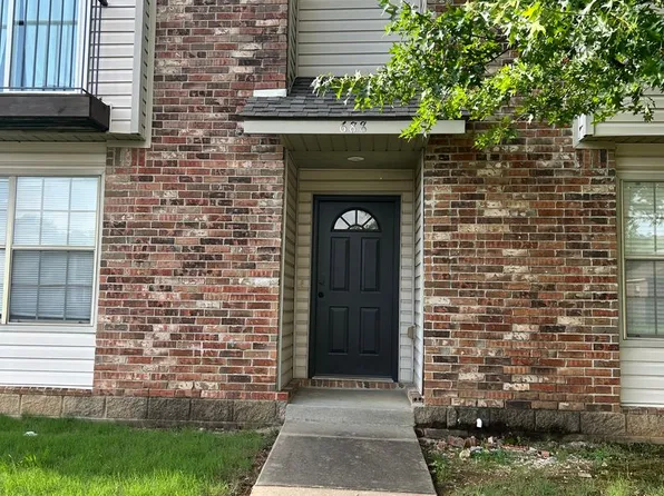 688 W Sycamore St, Fayetteville, AR 72703