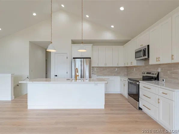 370 Tuscany Dr, Camdenton, MO 65020