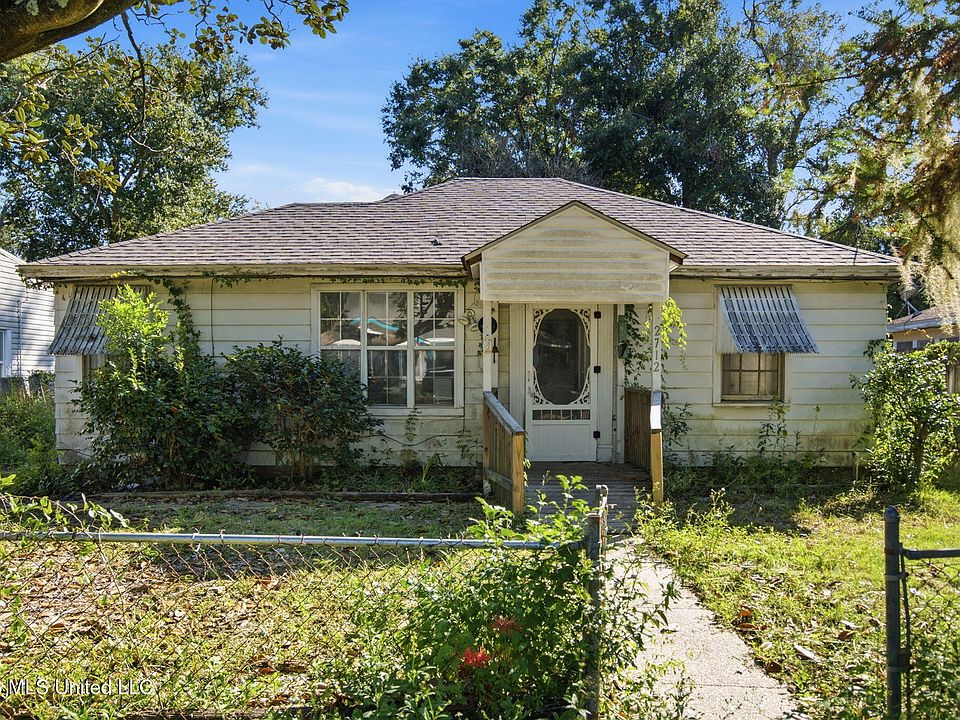 1st image of 2712 Pine Ave