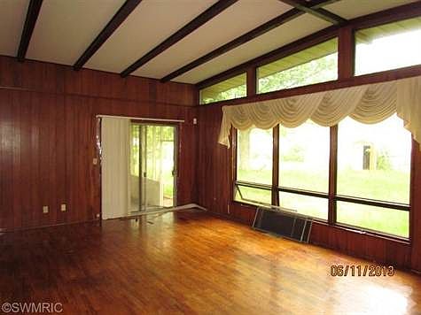 5th image of 295 Eloise Dr