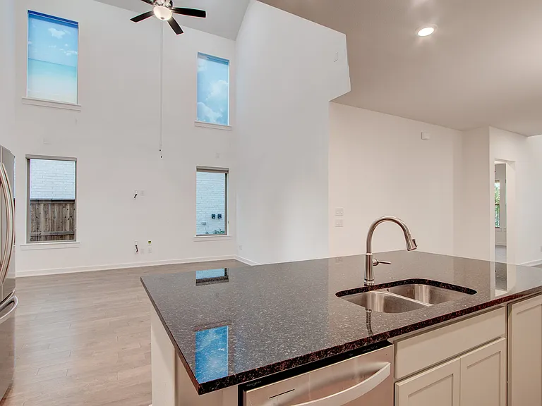 724 Kendall Ln — Photo 20
