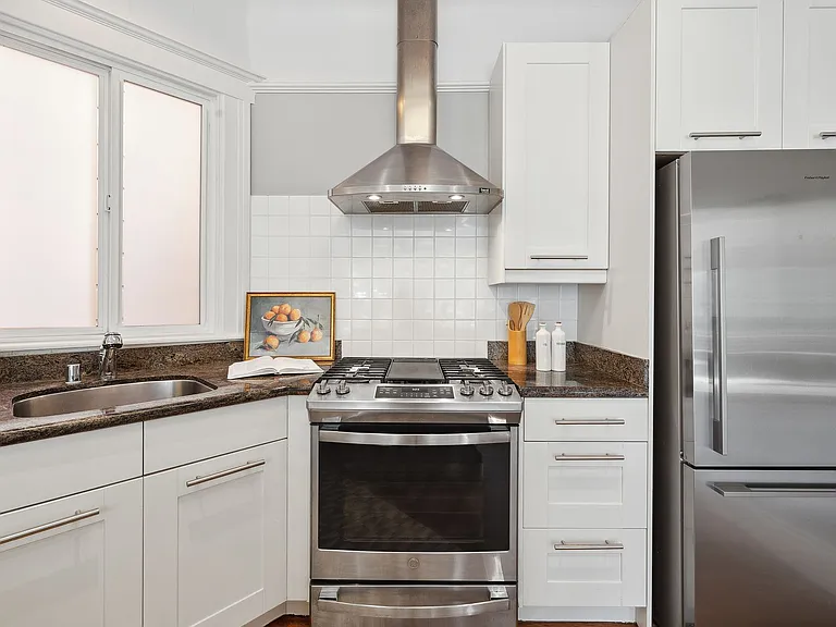 49 Cortland Ave — Photo 15