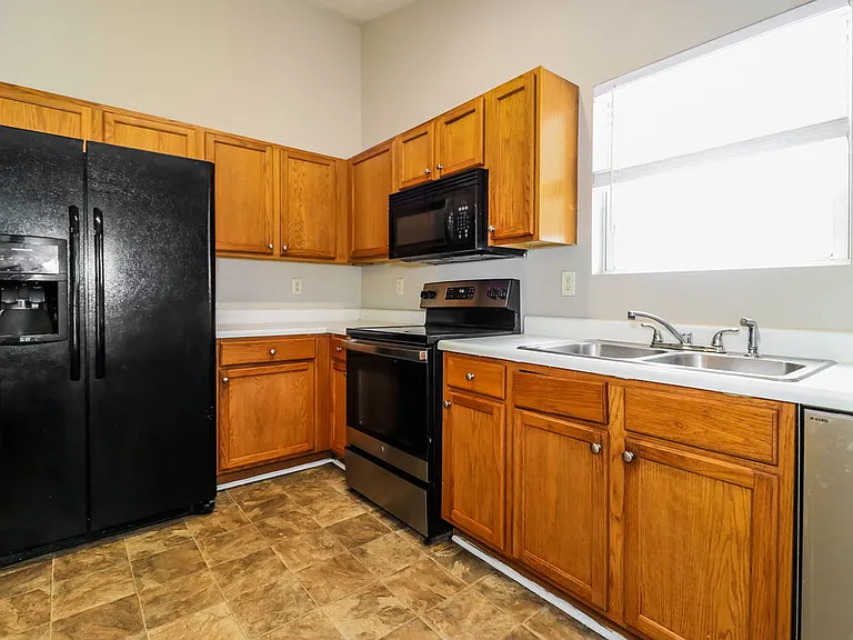 2124 Oakland Spring Dr — Photo 8