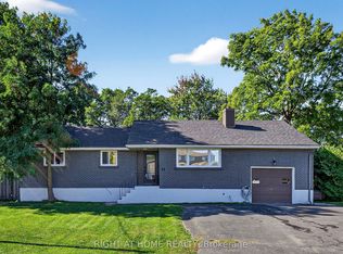 41 Donna St #B, Ottawa, ON K2G 2V5