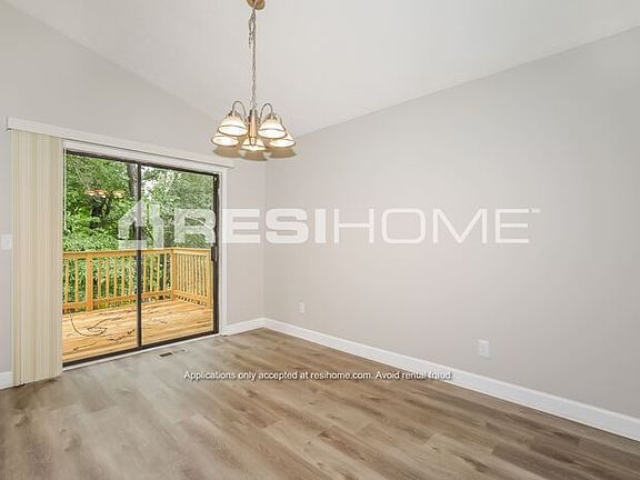 5th image of 1048 Park Forest Dr