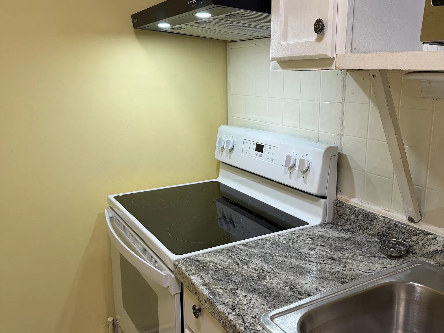 2 bed, 768 sqft, $850 — Photo 2