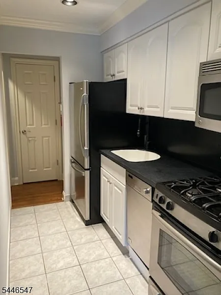 1 bed, 1.0 bath, $2,100 — Photo 1