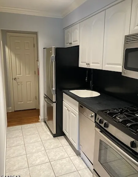 711 Washington Dr — Photo 1