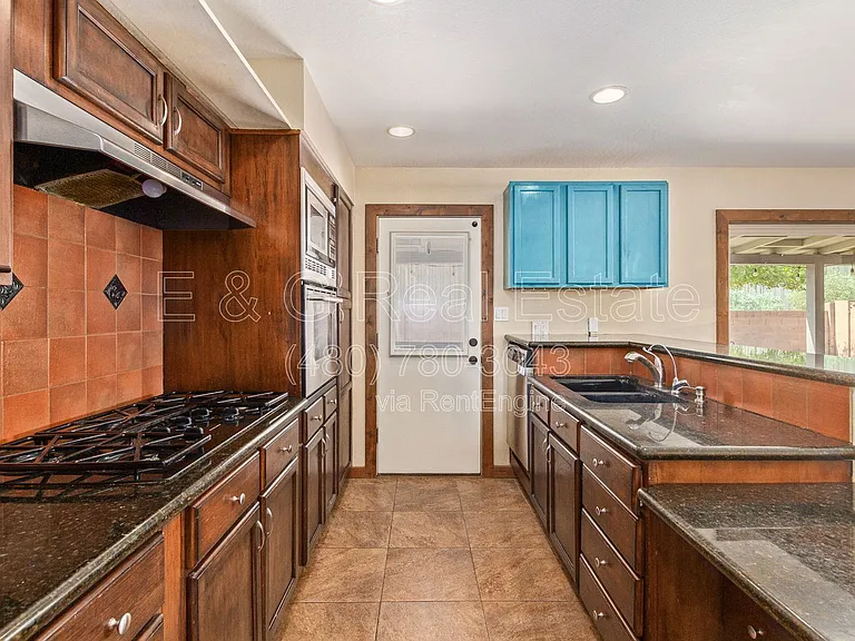 319 E Riviera Dr — Photo 16