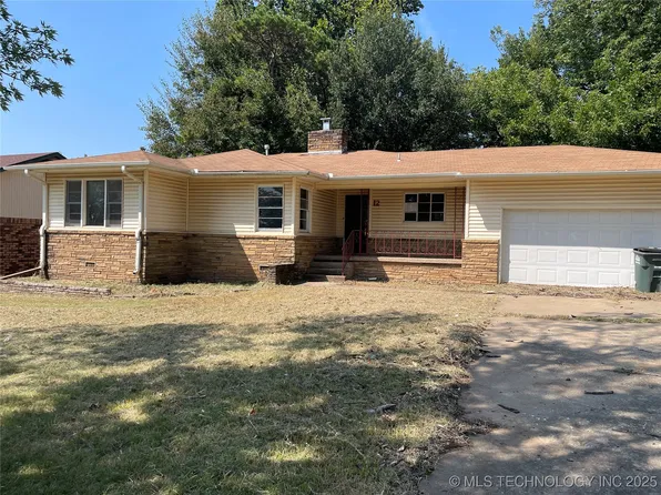 12 Edgemere Dr, Bristow, OK 74010