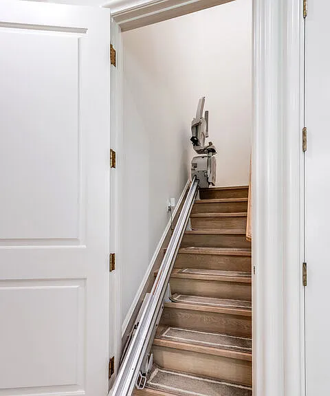 915 N Rexford Dr — Photo 46