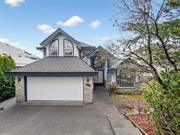 2972 Robson Dr, Coquitlam, BC V3E 2T1