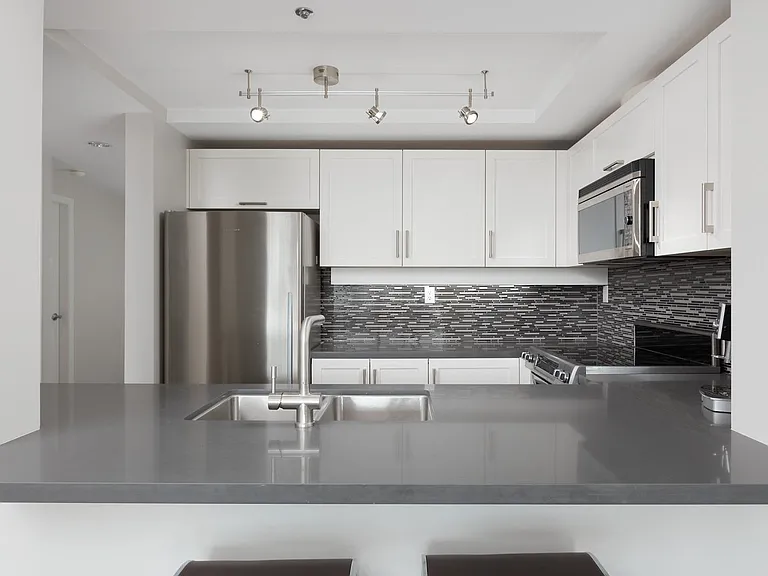 1008 Beach Ave #503 — Photo 2