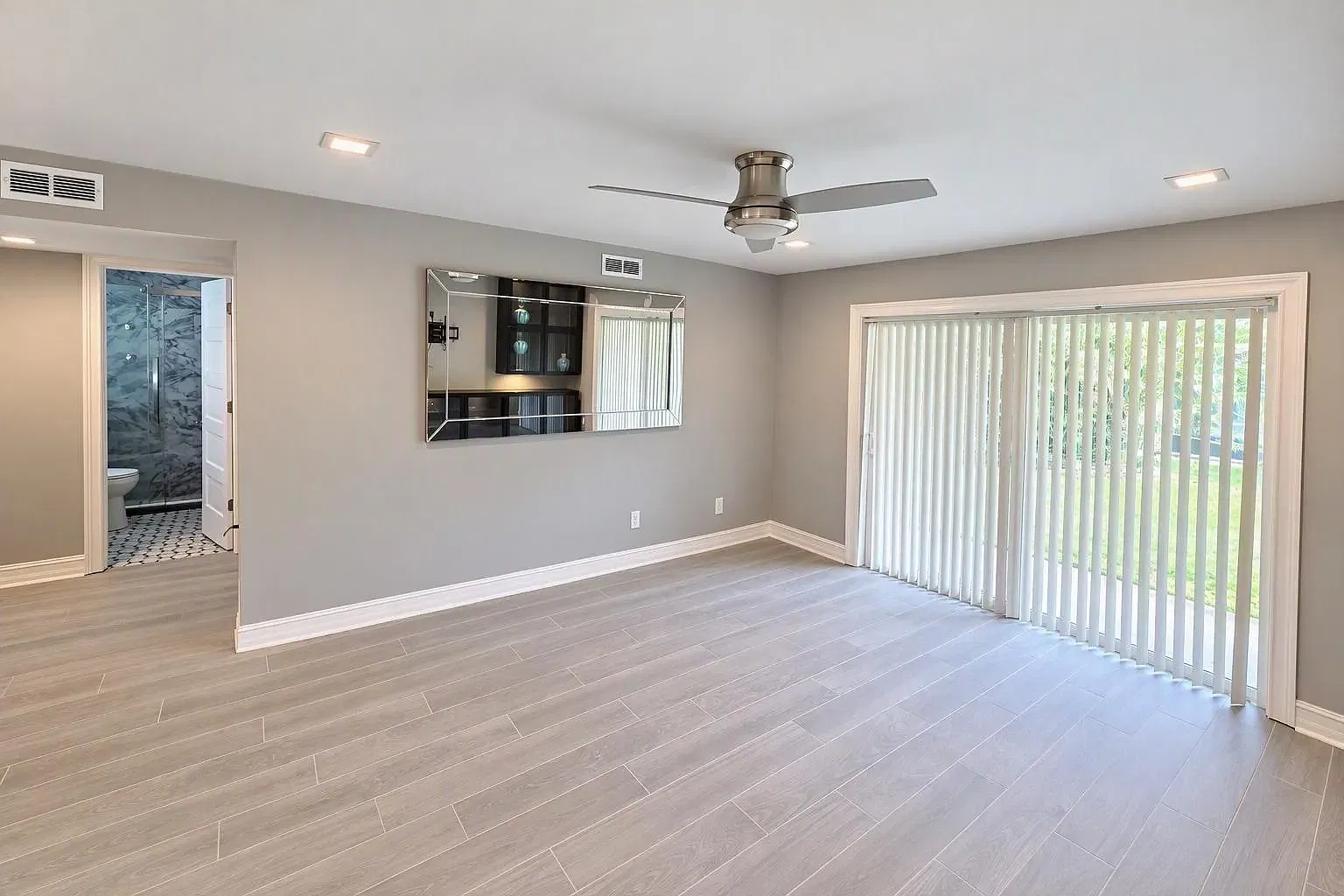 2 bed, 835 sqft, $1,800 — Photo 1