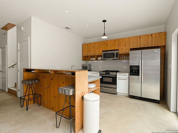 5th image of 114 BIERING AVE