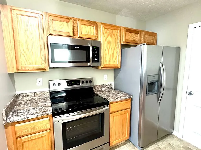 433 Leslie Ct — Photo 14