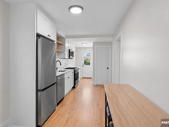 4th image of 208 Page Ave