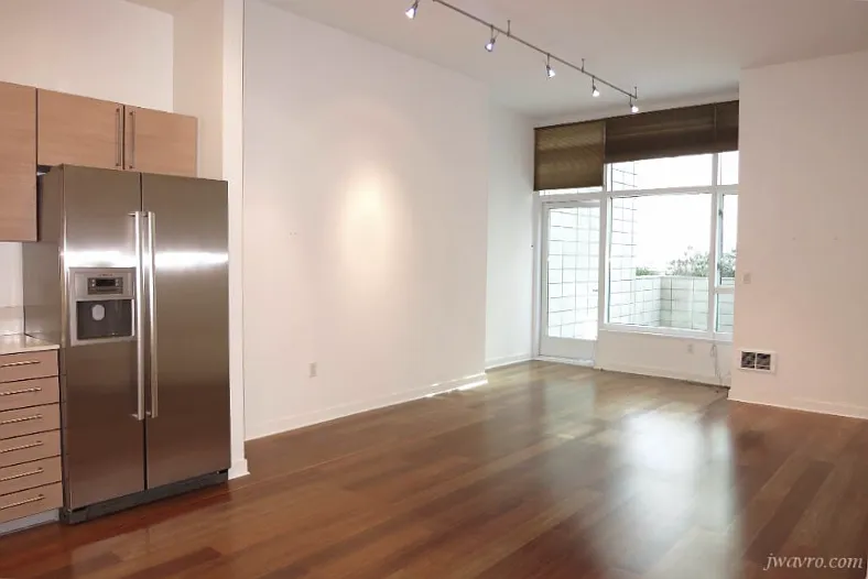 Luxury condo with 400sf private deck, pet ok and parking! — Photo 2